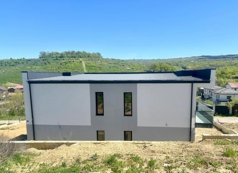 Casă individuală cu 5 camere în Central