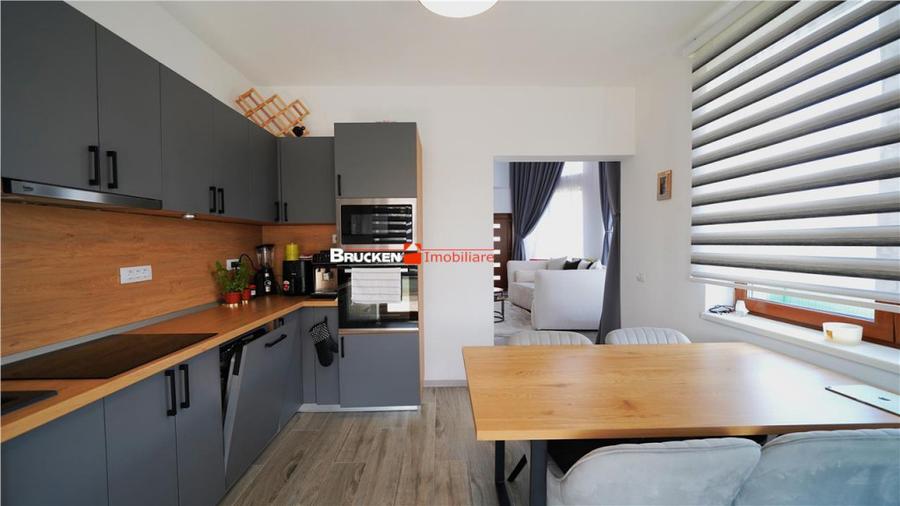 Casă cu 4 camere cu Teren 440 Mp în Central