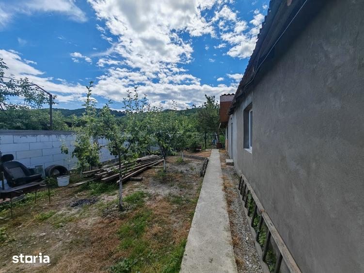 Casă cu 8 camere cu Teren 1150 Mp în Blăgești