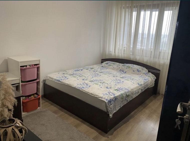 Apartament cu 3 camere în Drumul Taberei