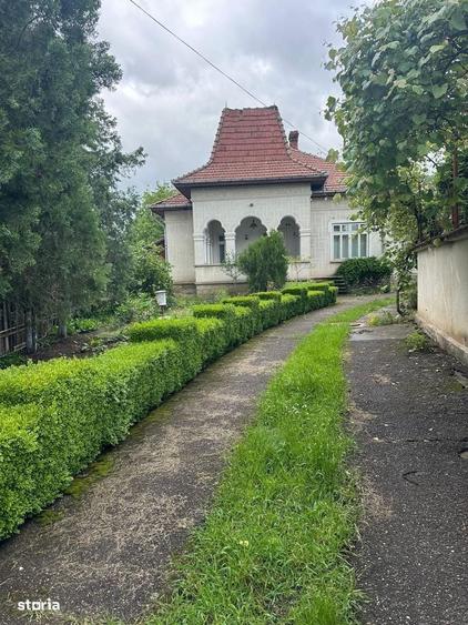 Casă cu 4 camere cu Teren 1800 Mp în Central