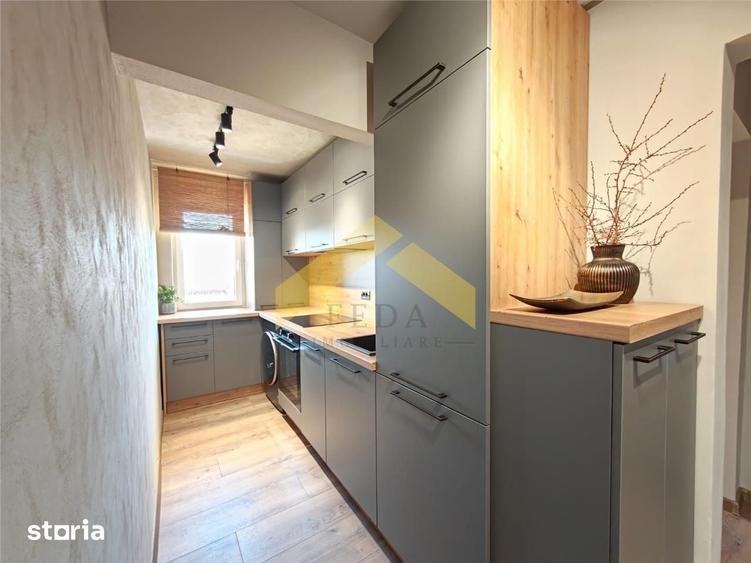 Apartament cu 3 camere semidecomandat în Romanilor
