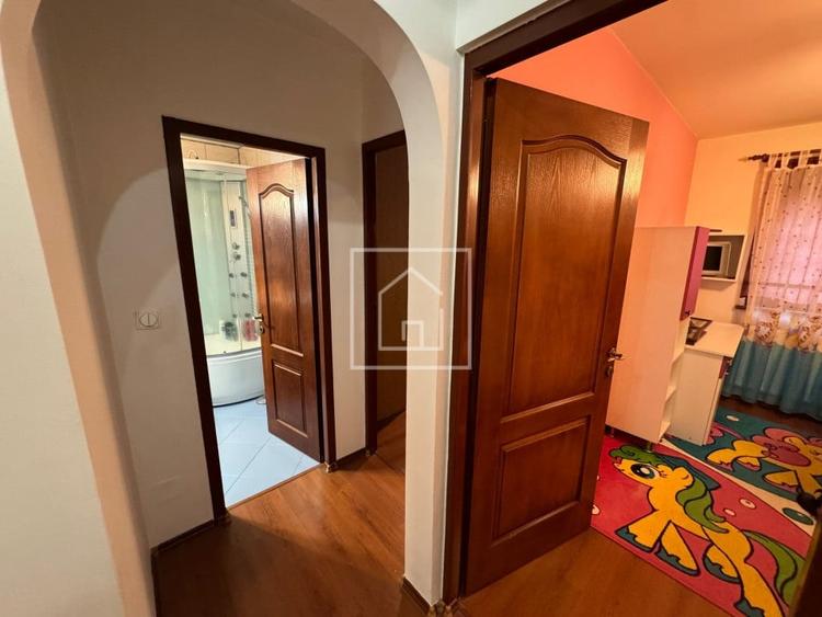Apartament cu 3 camere decomandat, mobilat în Valea Aurie