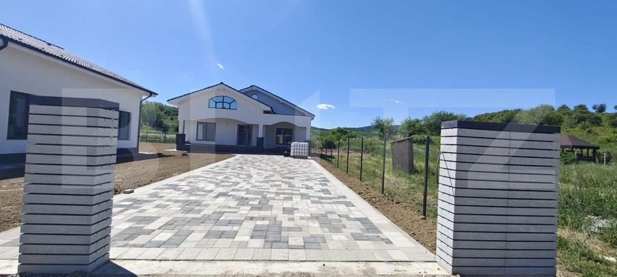 Casă individuală cu 4 camere cu Canalizare în Vest