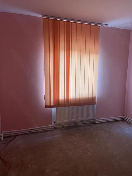 Apartament cu 3 camere decomandat în Exterior Vest