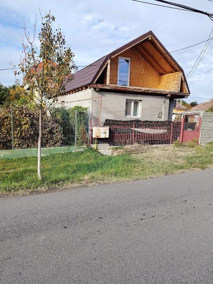 Casă cu 2 camere cu Teren 105 Mp în Plopi
