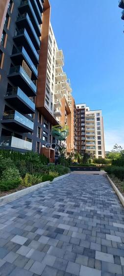 Apartament cu 3 camere semidecomandat în P-ta Presei Libere