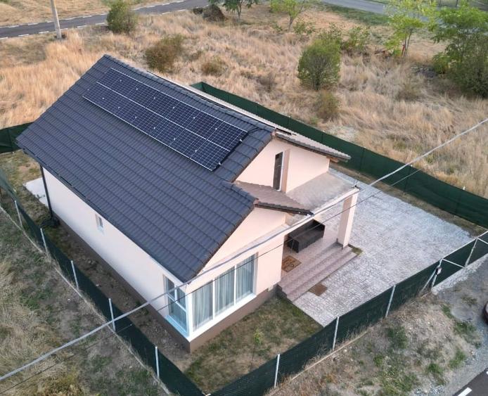 Casă individuală cu 2 camere cu Teren 300 Mp în Ghioroc