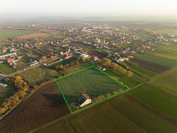 Casă individuală cu 4 camere cu Teren 9722 Mp în Inand