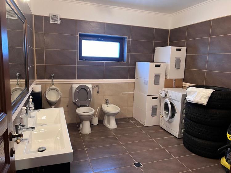 Casă individuală cu 10 camere cu Canalizare în Crevedia