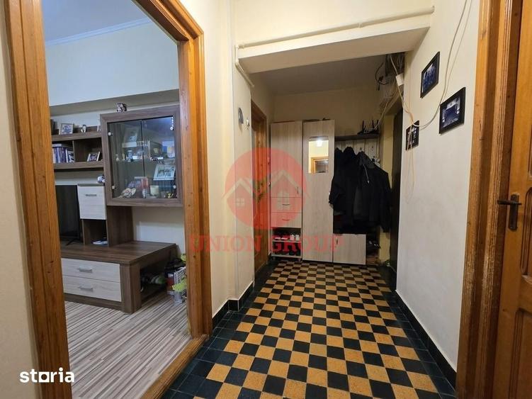 Apartament cu 3 camere semidecomandat în Inel II