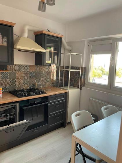 Apartament cu 3 camere decomandat în Basarabia