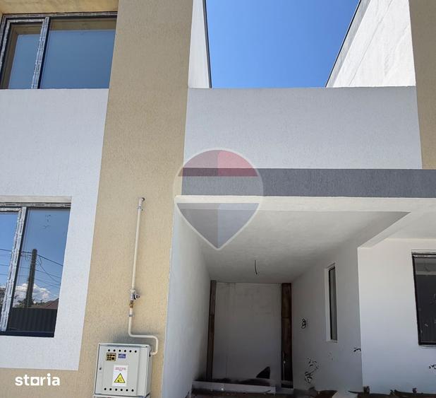 Casă cu 4 camere cu Teren 1200 Mp în Brestei