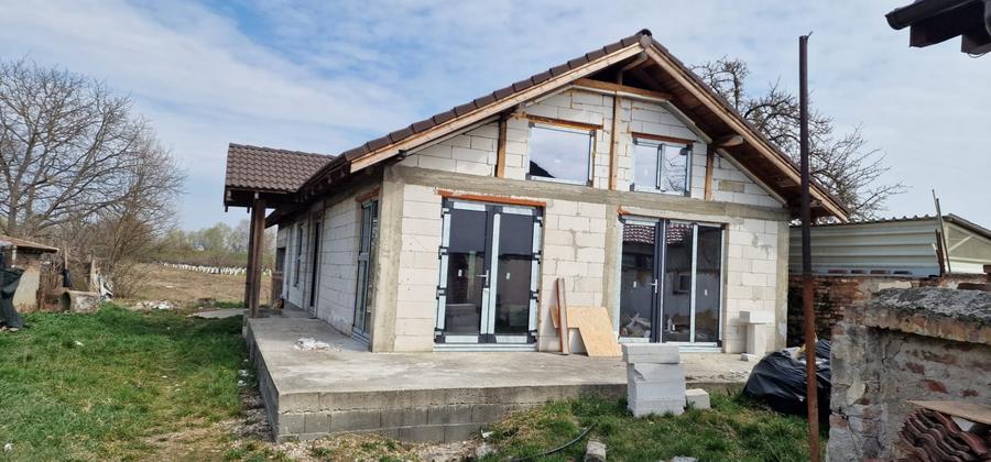 Casă individuală cu 3 camere cu Teren 2712 Mp în Oarda