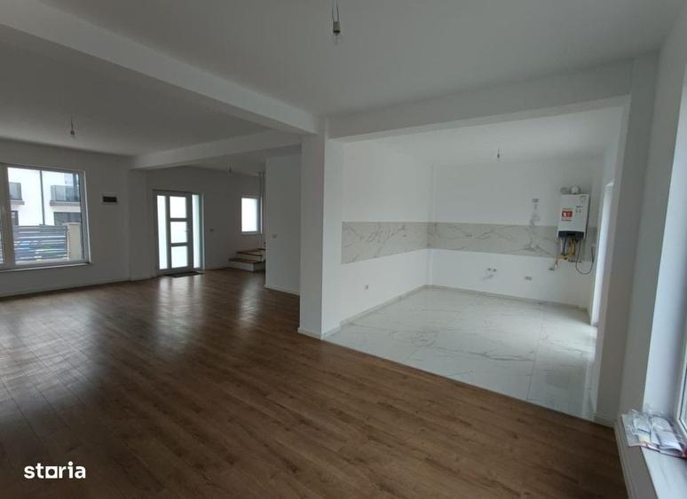 Casă cu 4 camere cu Teren 400 Mp în Valea Lupului