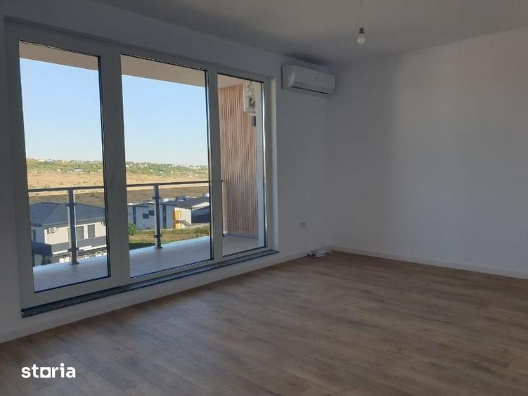 Apartament cu 3 camere decomandat în Rediu