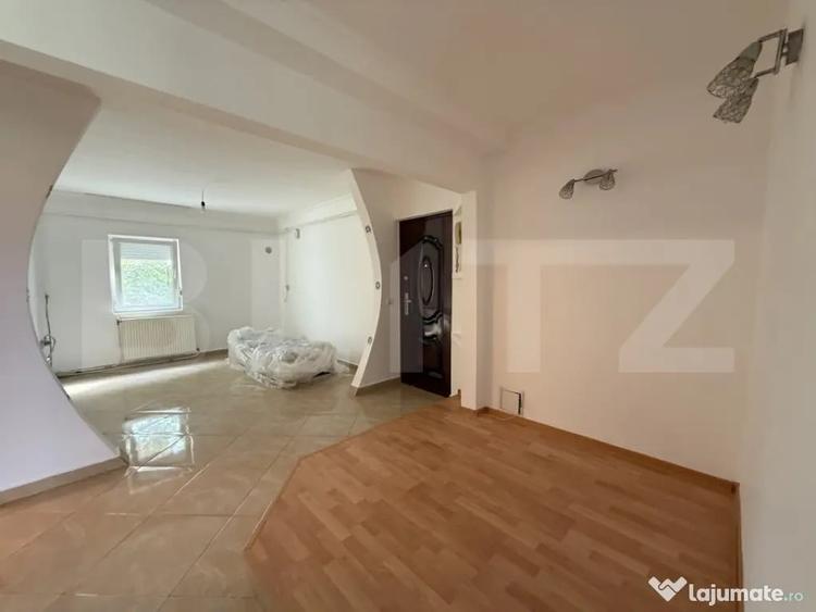 Apartament cu 3 camere decomandat în Micro 16
