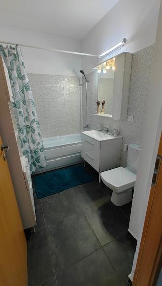 Apartament cu 2 camere semidecomandat, mobilat în Central