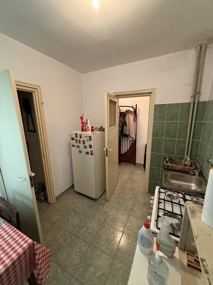 Apartament cu 3 camere semidecomandat în Nerva Traian