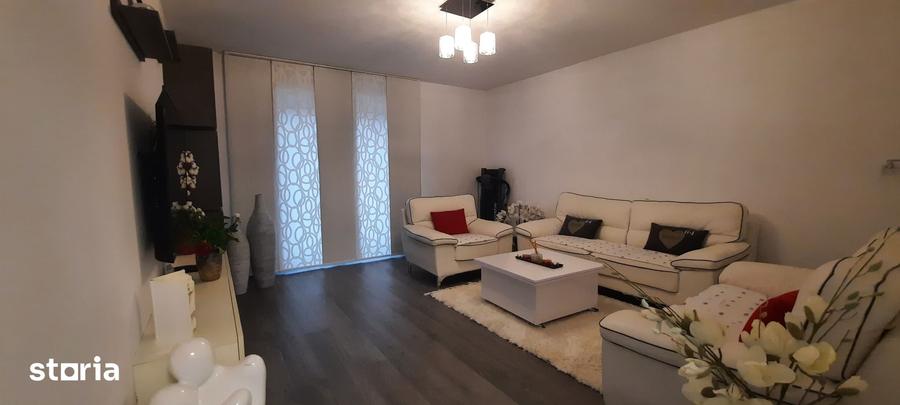 Casă cu 3 camere decomandat cu Teren 300 Mp în Central