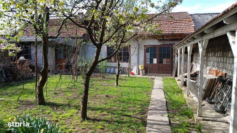 Casă cu 4 camere cu Teren 450 Mp în Central