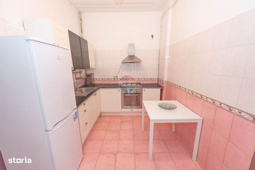 Apartament cu 3 camere semidecomandat în Parcul Carol