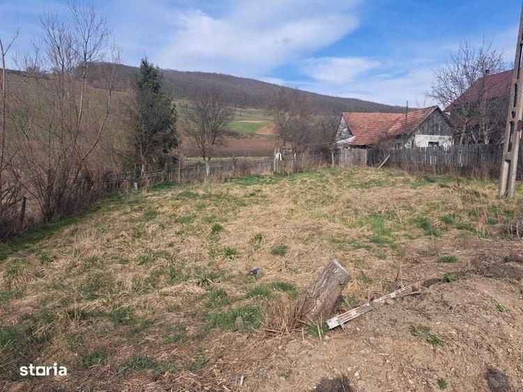 Teren de 400 mp, în Vâlcele