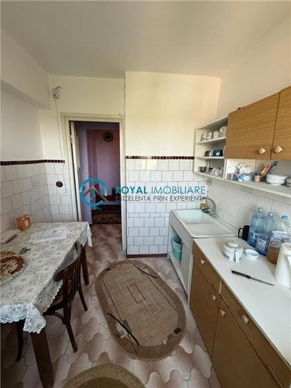 Apartament cu 3 camere decomandat în B-dul București