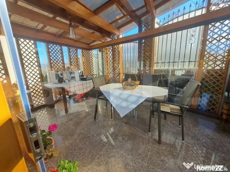 Casă cu 6 camere cu Teren 330 Mp în Central