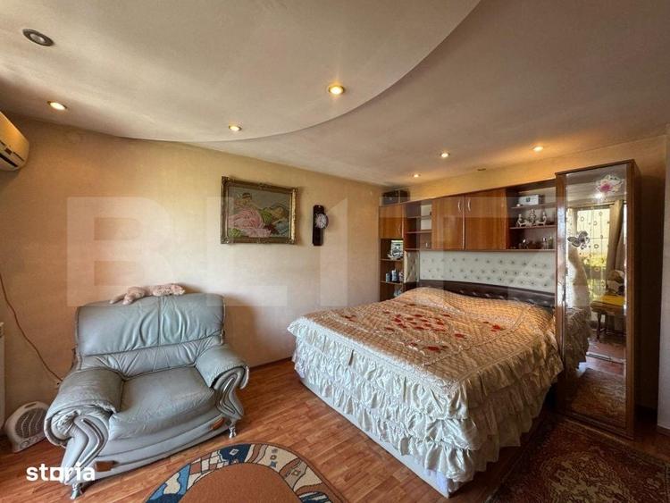 Casă cu 9 camere cu Teren 303 Mp în Central