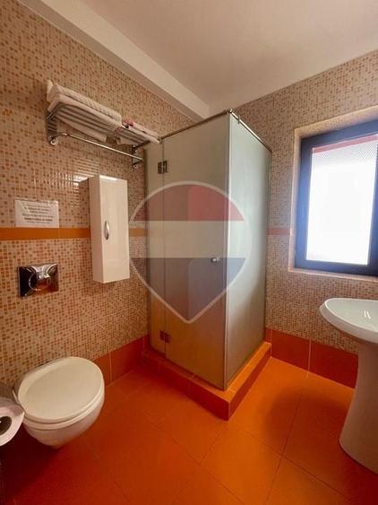 Hotel/Pensiune, de 1,400 mp, în Central