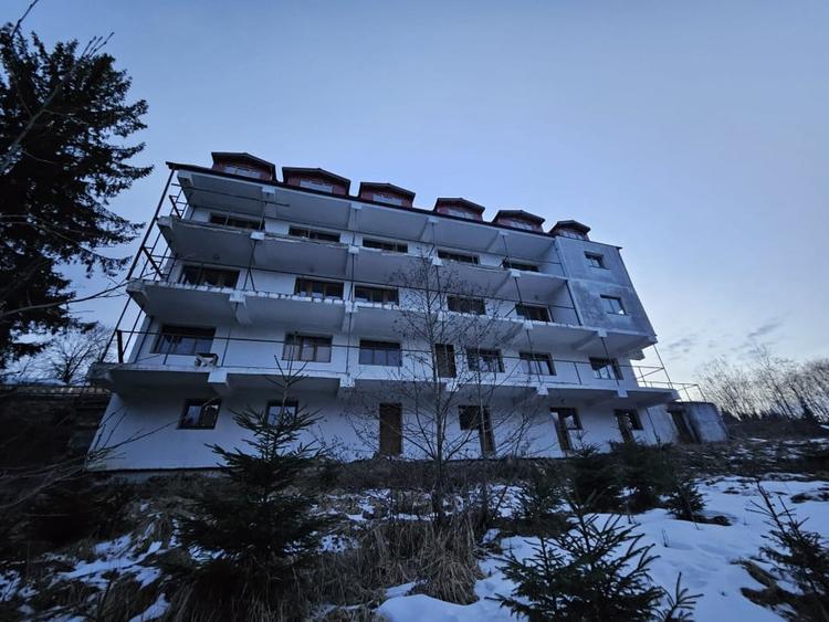 Hotel/Pensiune, de 51 mp, în Vlădeț - Trei Brazi