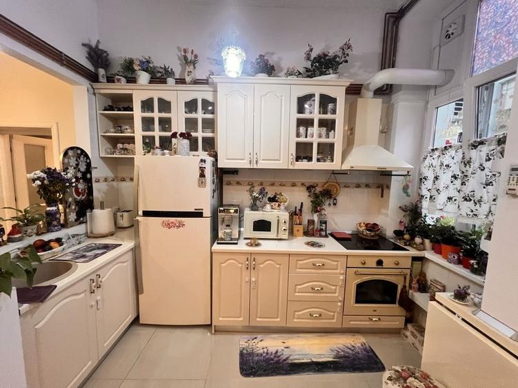 Apartament cu 3 camere decomandat în Universitate