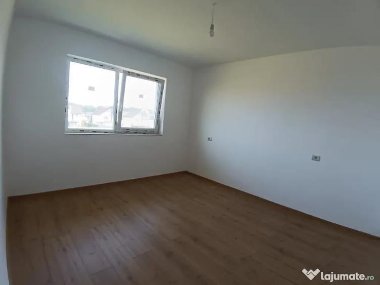 Casă cu 4 camere cu Teren 350 Mp în Șcheia