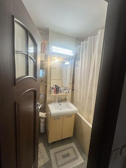 Apartament cu 2 camere decomandat în Titan