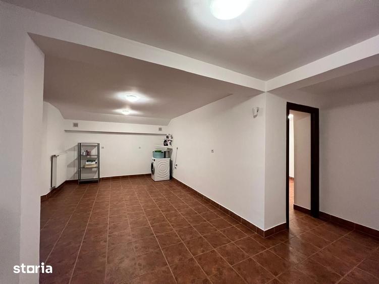 Casă cu 8 camere cu Teren 1000 Mp în Central