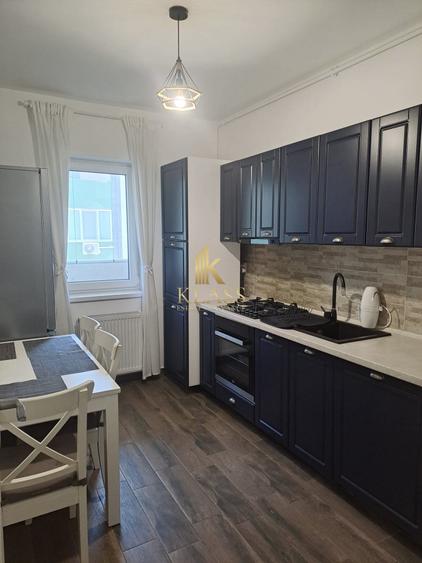 Apartament cu 3 camere decomandat, mobilat în Berceni