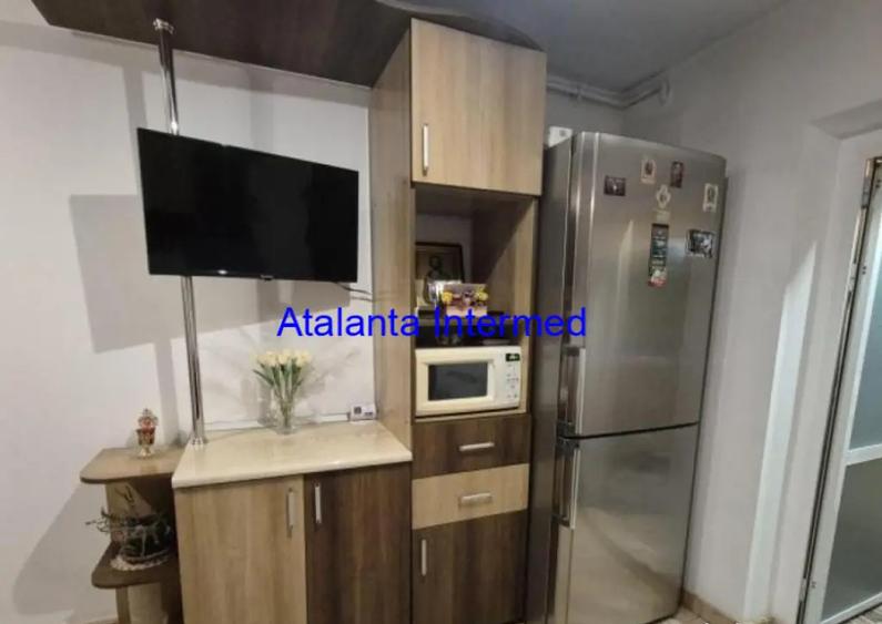 Apartament cu 3 camere decomandat, mobilat în Central