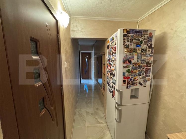 Apartament de 3 camere, decomandat, cartierul 1 Mai - 7