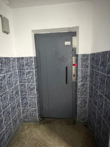 Apartament cu 3 camere semidecomandat, mobilat în Tei