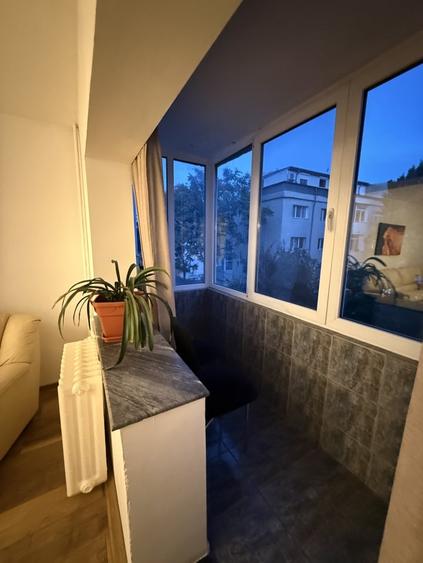 Apartament cu 3 camere decomandat, mobilat în Dacia