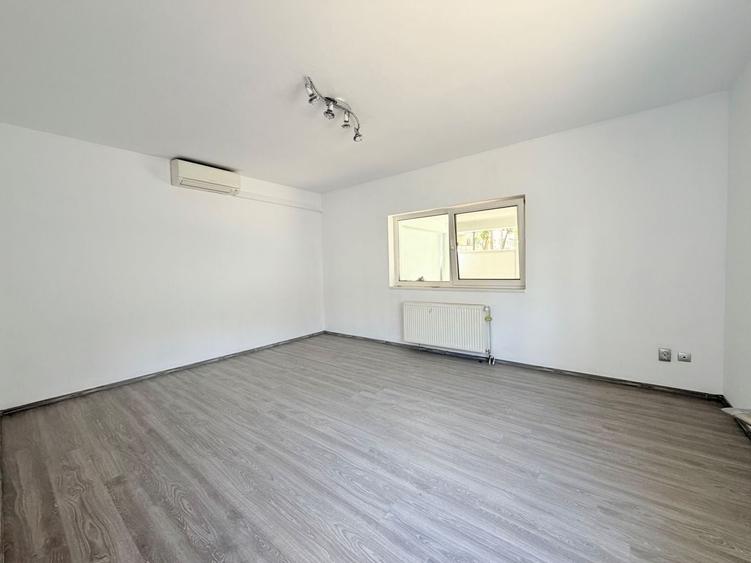Casă individuală cu 8 camere cu Canalizare în Elisabetin