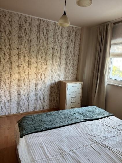 Apartament cu 3 camere semidecomandat, mobilat în Tineretului