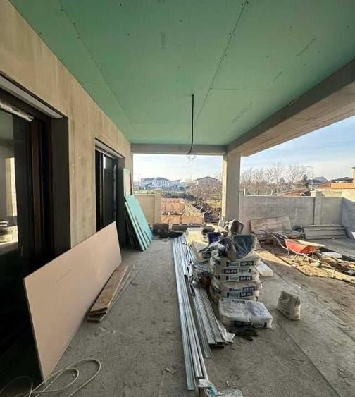 Casă cu 3 camere decomandat în Central