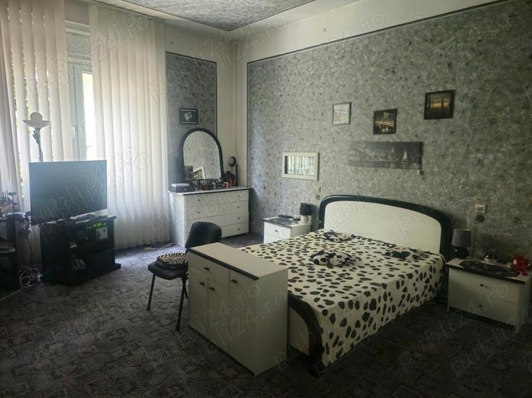 Apartament cu 4 camere semidecomandat în Central