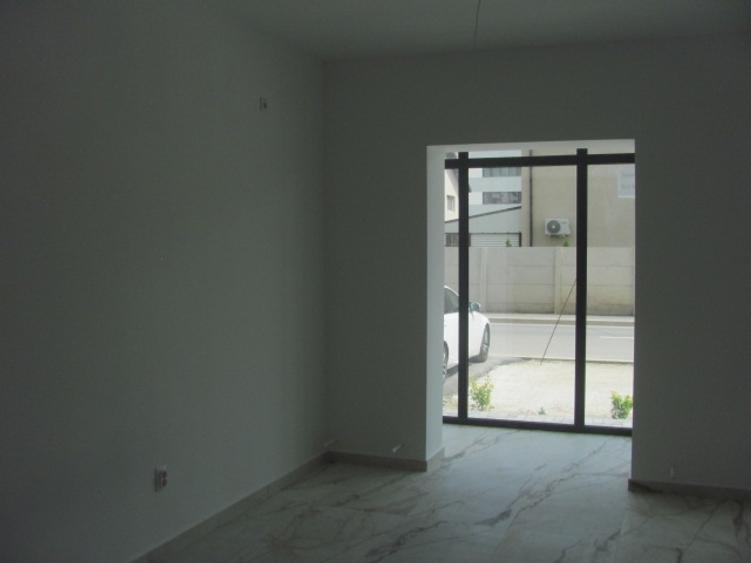 Spațiu comercial, de 65 mp, în Bragadiru