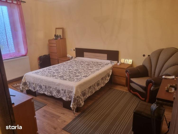 Casă cu 3 camere decomandat în Strei