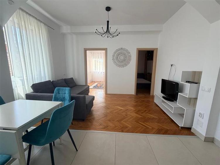 Apartament cu 3 camere semidecomandat în Grigorescu