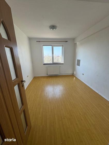 Apartament cu 3 camere în Traian