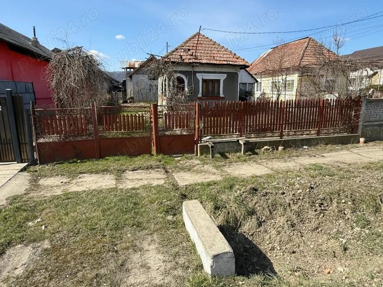 Casă cu 2 camere cu Teren 2400 Mp în Exterior Vest